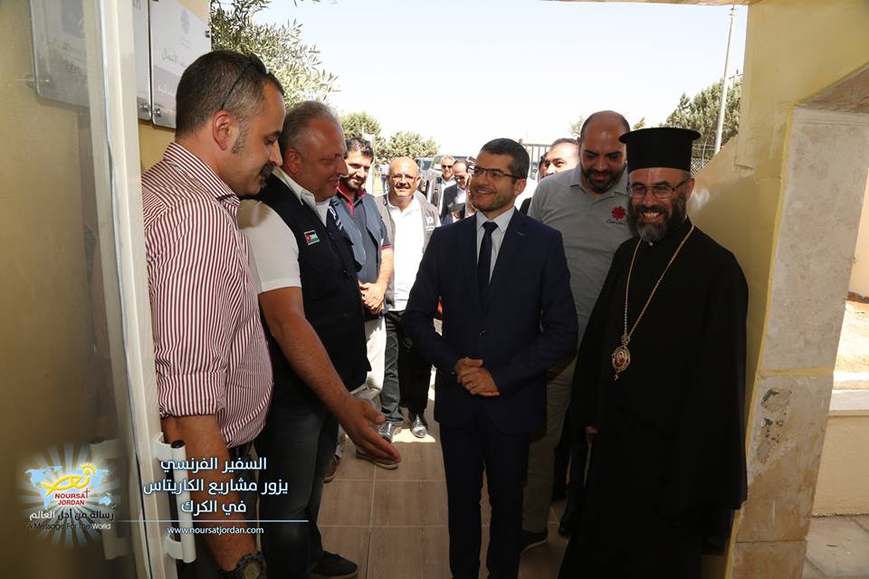 السفير الفرنسي يزور مشاريع الكاريتاس في الكرك