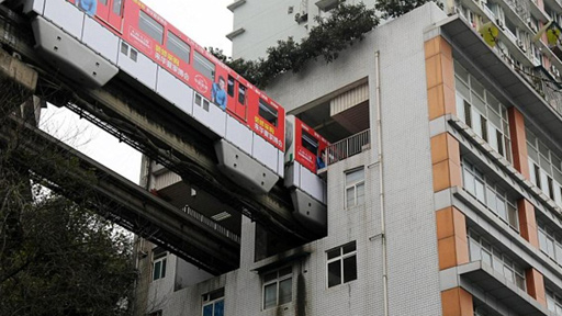 قطار يمر داخل برج سكني.. هكذا تحل الصين أزمة كثافة السكان