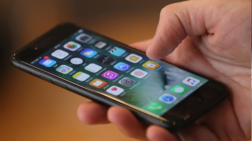 سامسونغ تساهم في "آيفون 8".. لقاء مبلغ خيالي