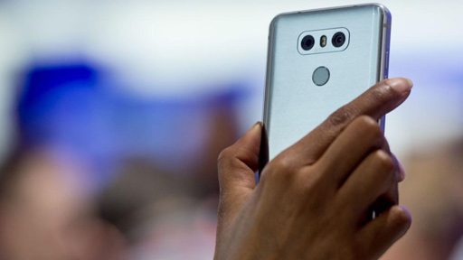 سبب خارجي عجيب يبطئ الهواتف هذه الأيام