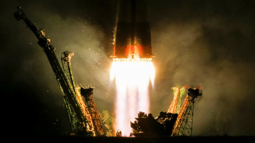 طاقم أميركي روسي يصل إلى محطة الفضاء الدولية