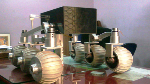 الهند تخطط لإطلاق مسبار فضائي نحو القمر العام القادم