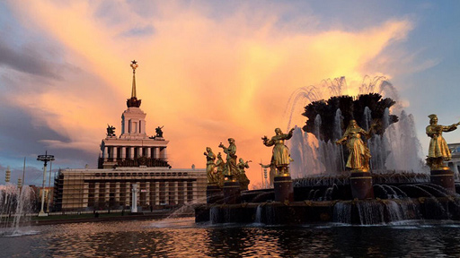 سحب "نارية" في سماء موسكو تثير ضجة على المواقع الاجتماعية