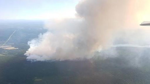 حرائق غابات في غرب كندا تدفع السلطات لإجلاء آلاف في كولومبيا البريطانية