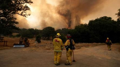 حرائق الغابات تهدد منازل جنوب كاليفورنيا