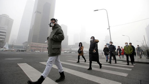 بكين تصدر أول تحذير من الضباب الدخاني قبل الشتاء