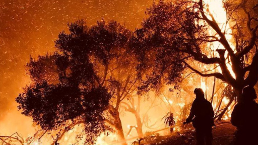 تجدد هبوب الرياح والجفاف يعرقلان إخماد حرائق الغابات بكاليفورنيا