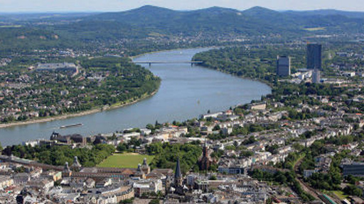 وقف حركة الملاحة عبر نهر الراين في ألمانيا بسبب ارتفاع منسوب المياه