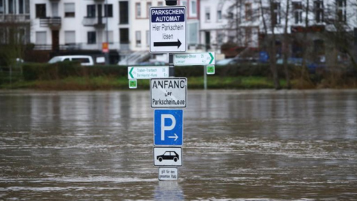 ألمانيا تفتح نهر الراين أمام حركة الشحن بعد تراجع منسوب المياه