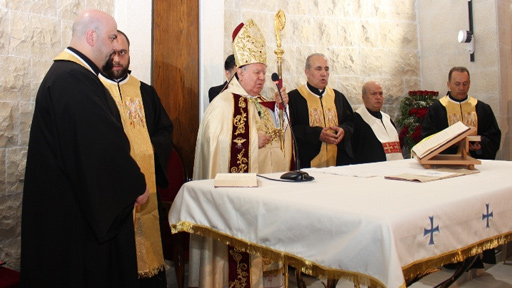 مطر دشن كنيسة القديسة ريتا في بوزريدة عاليه وكرس مذبحها