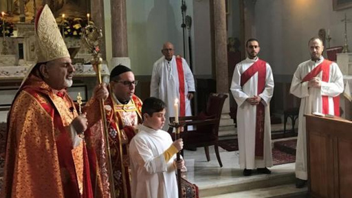 البطريرك يونان يصلّي من أجل السّلام في الشّرق والعالم خلال قدّاس الميلاد