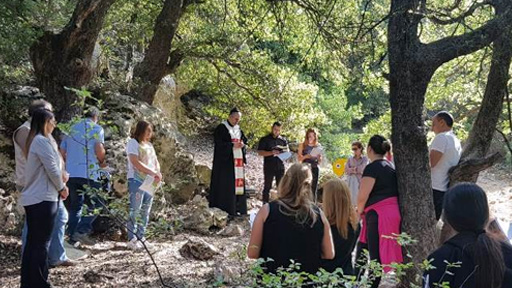 محميّة إهدن تصلّي لسيّدة الحرج