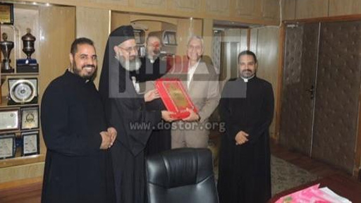 الكنيسة الكاثوليكية تقدّم "كتاب الله" لمدير أمن المنيا