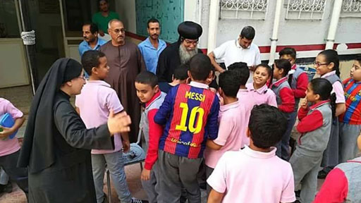 الأنبا مكاريوس يتفقّد مدرسة الأقباط بالمنيا