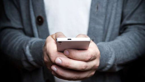 رئيس أساقفة دنفر يدعو إلى مواكبة الشّباب في نشاطهم على مواقع التّواصل الاجتماعيّ