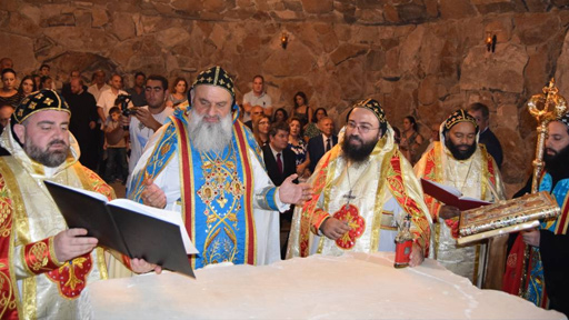 البطريرك أفرام الثّاني يقدّس مذبح مقام السّيّدة العذراء في معرّة صيدنايا