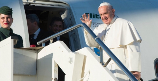 البابا فرنسيس انطلق إلى كولومبيا
