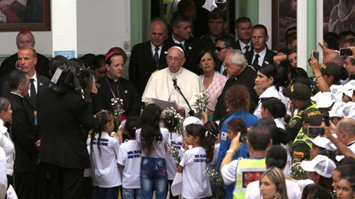 البابا فرنسيس يزور "بيت القديس خوسيه" في ميديلين
