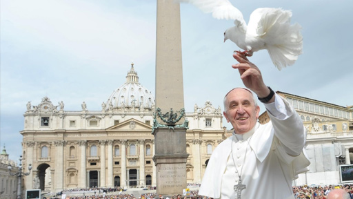 البابا فرنسيس متوجها الى الشعب اللبناني: اصلي من اجل امن بلدكم كي يستطيع ان يتابع رسالته