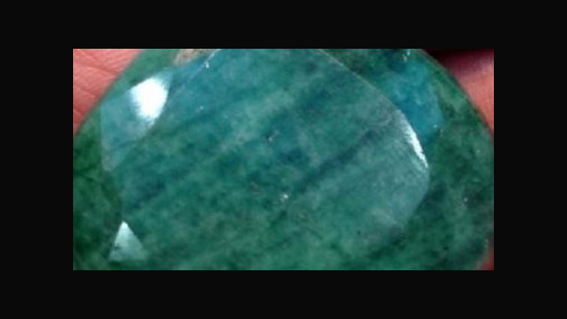 حجر الزمرد شديد الخضرة يعمل على تنشيط النمو العقلي والجسدي