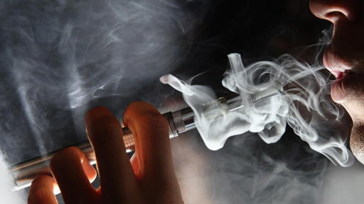 السجائر الإلكترونية مؤذية حتى من دون نيكوتين