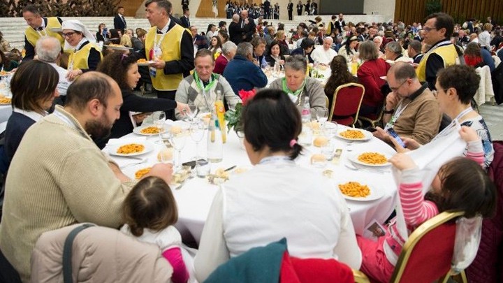 رسالة من البابا إلى مدينة لورد محورها "الفقراء"