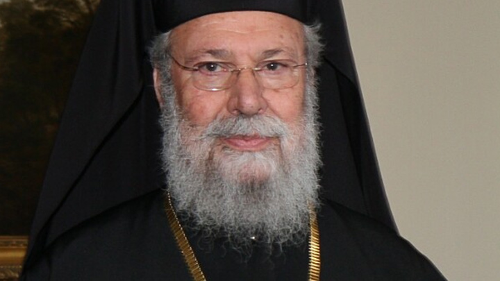 يوحنّا العاشر يطمئنّ على صحّة رئيس أساقفة قبرص