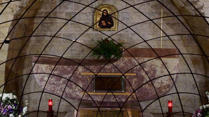 الرّهبانيّة اللّبنانيّة المارونيّة تتلو مسبحة صلاتها مع رفقا