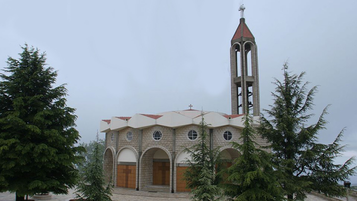 بالصّلوات دير عنّايا يرتقي نحو القيامة