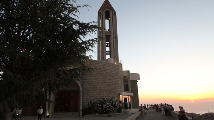 "عيلة مار شربل" تصلّي في عنّايا مع المطران بو نجم