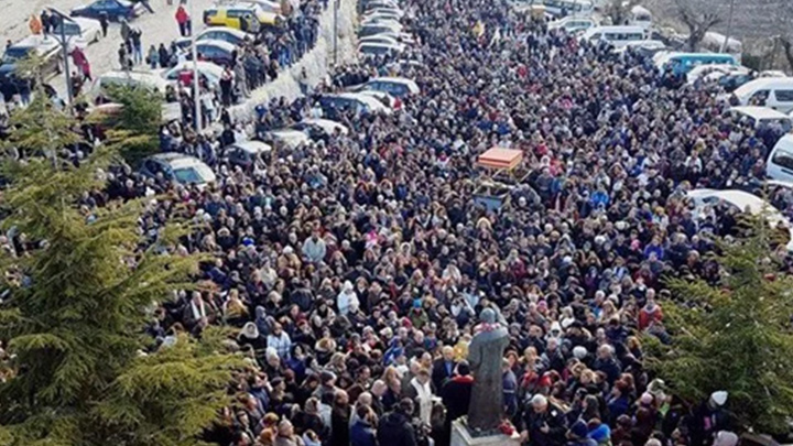 بعد قليل... إنطلاق التّطواف بالقربان من المحبسة إلى دير عنّايا