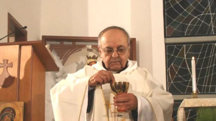 الأحد... الكرمل يصلّون في الذّكرى الأولى لرحيل الأب أنج العلم