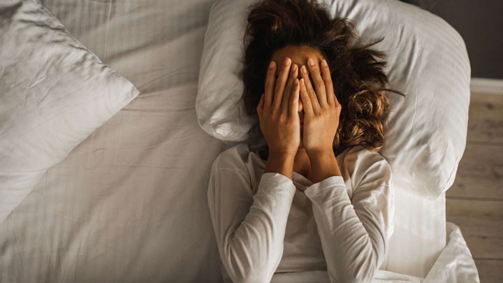 صوت تسمعه قبل النوم.. دليل على وجود مشكلة قلبية