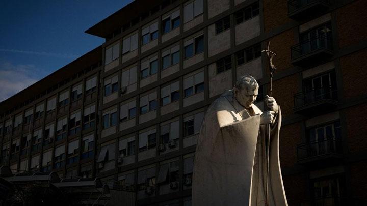 صحّة البابا فرنسيس تشهد تحسّنًا طفيفًا