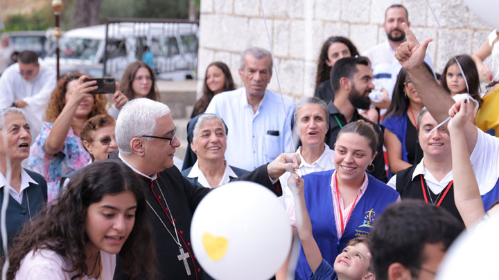 عبد السّاتر يدعو للّقاء الدّائم بيسوع والصّلاة والسّجود أمام القربان