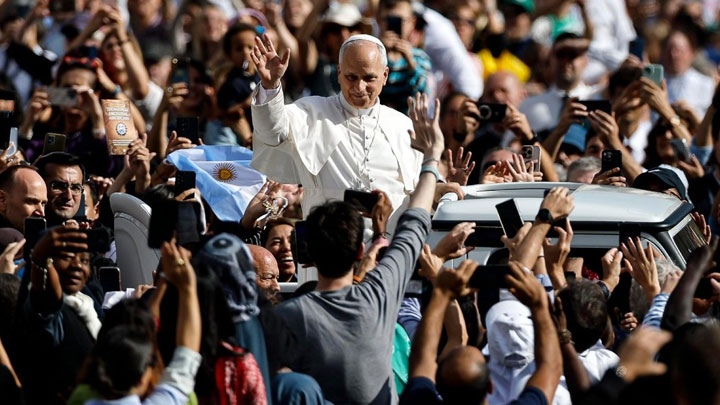 البابا للمربّين: التّعليم يتطلّب المحبّة!