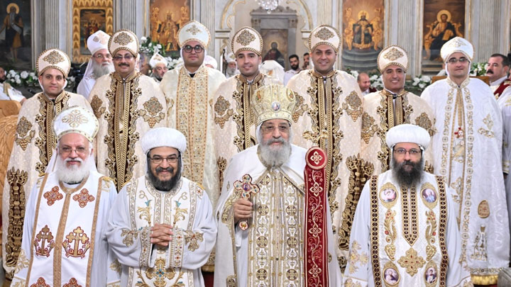 تواضروس الثّاني سام كهنة وقمامصة في ذكرى تنصيبه الـ13