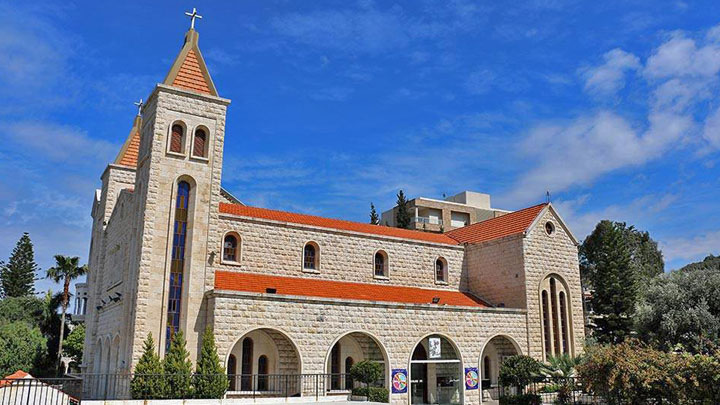 رعيّة مار جرجس جبيل تصلّي مساءً من أجل نعمة الأمطار