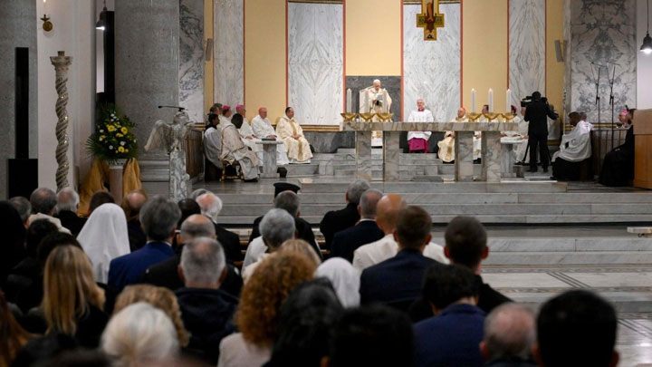 البابا: لتكن الكنيسة المكان الّذي ينطلق منه كلّ شيء وإليه يعود كلّ شيء