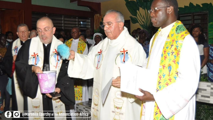 فضّول كرّس تمثالًا لمار شربل في الكاتدرائيّة اللّاتينيّة بكوتونو، والتّفاصيل؟