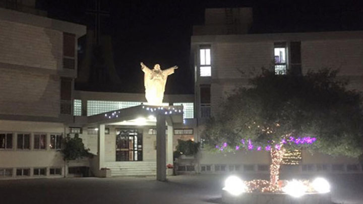 كلّ خميس قدّاس وصلاة وسجود في دير المعيصرة