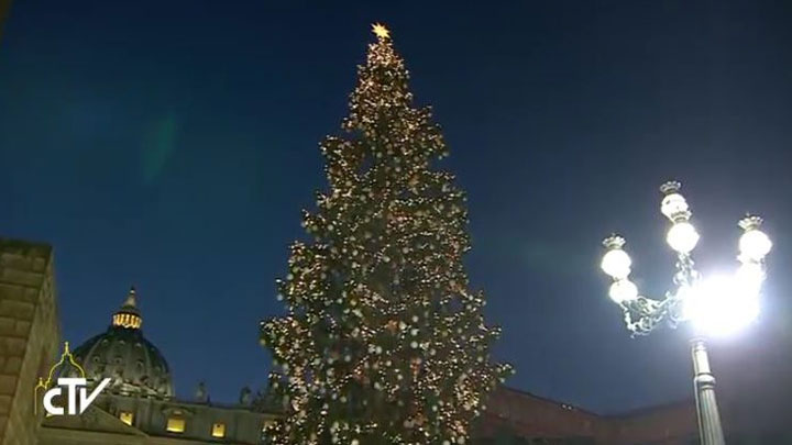 بمَ ستتميّز الزّينة الفاتيكانيّة الميلاديّة الأولى في عهد البابا لاون الرّابع عشر؟