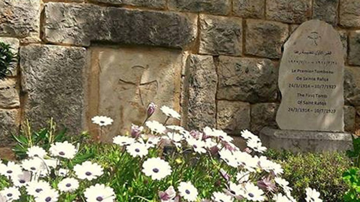 إليكم الحقيقة حول خبر سطوع نور من ضريح القدّيسة رفقا!