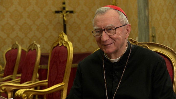 كيف يصف بارولين زيارة البابا إلى تركيا ولبنان؟