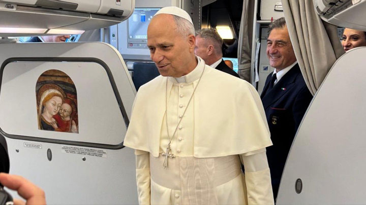 البابا غادر إلى تركيا