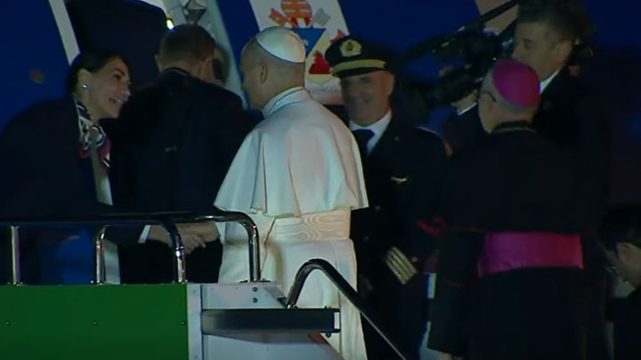 البابا يودّع أنقرة متوجّهًا إلى إسطنبول