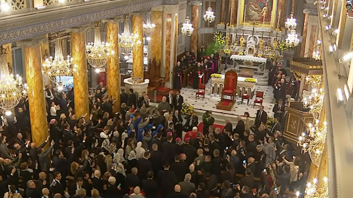 البابا يصل إلى كاتدرائيّة الرّوح القدس في إسطنبول للقاء الإكليروس والعاملين الرّعويّين