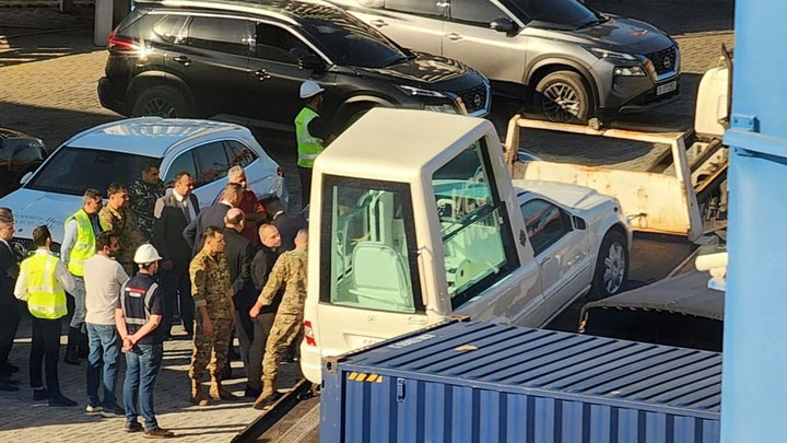 الباباموبيلي وصلت إلى مرفأ بيروت