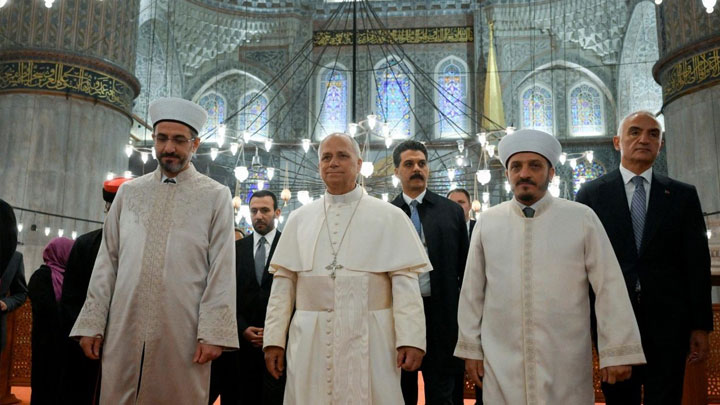 هذا ما اختبره البابا خلال زيارته المسجد الأرزق!