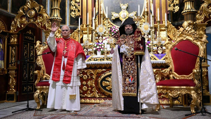 البابا من الكاتدرائيّة الأرمنيّة الرّسوليّة: أؤكّد لكم التزامي الكامل بالقضيّة المقدّسة للوَحدة والشّركة بين جميع المسيحيّين